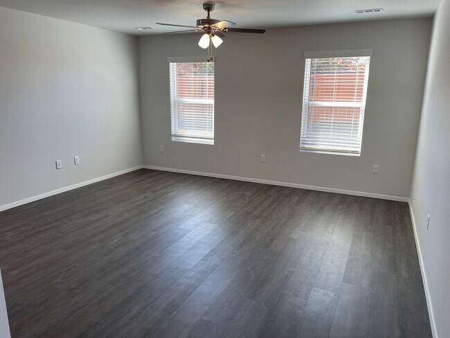 Foto del edificio - *Leap Year Special* Three Bedroom | Two Ba...