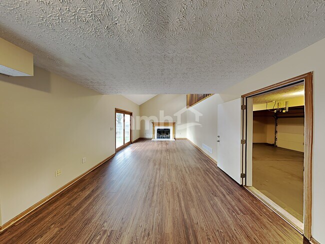 Foto del edificio - 105 Elmwood St