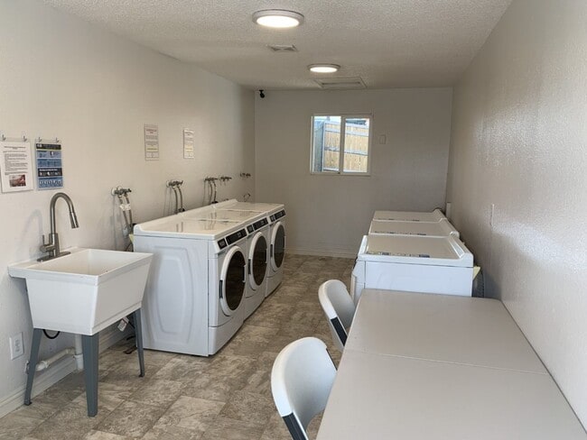 Foto del edificio - Silverwood Park Apartments