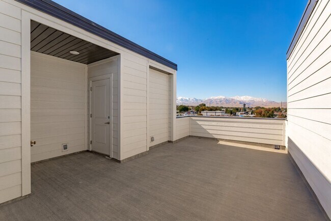 Building Photo - 3558 Blue Tee Ln