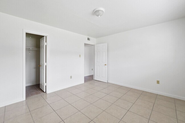 Foto del edificio - La Paloma Village Apartments