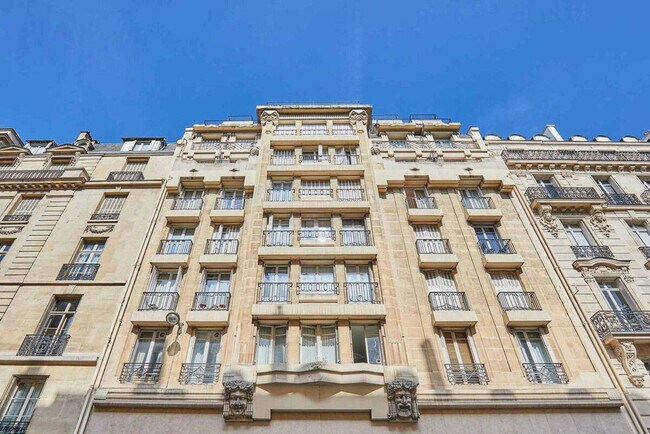 Foto del edificio - 15842 Addison Rd