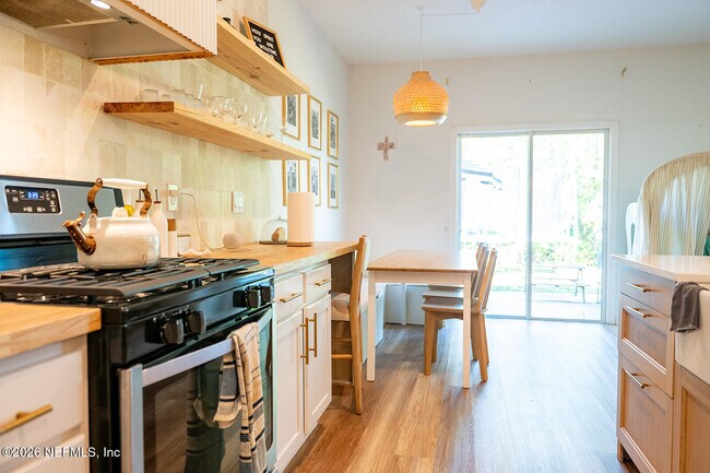 Foto del edificio - 271 Jarama Cir