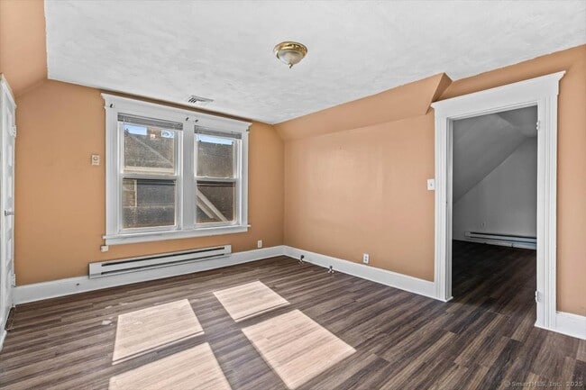 Foto del edificio - 737 Laurel Ave