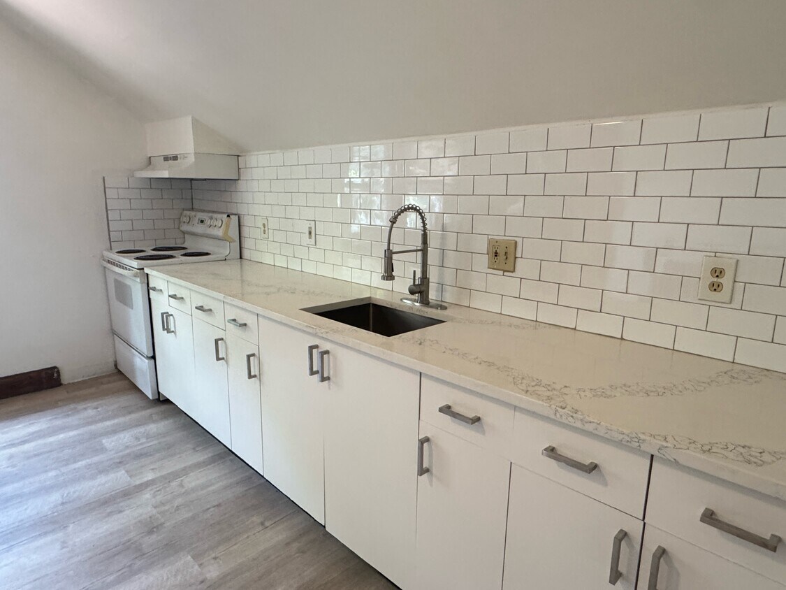 Foto principal - 2299 Harrison Ave