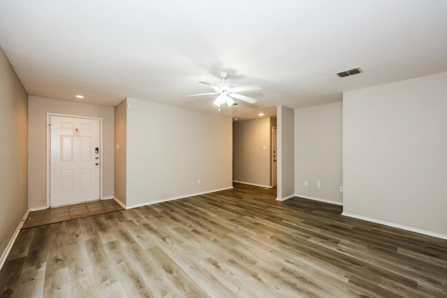 Building Photo - 1304 Castle Ridge Rd