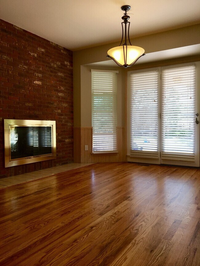 Building Photo - Beautiful 4 Bedroom Home in Timberline Ridge