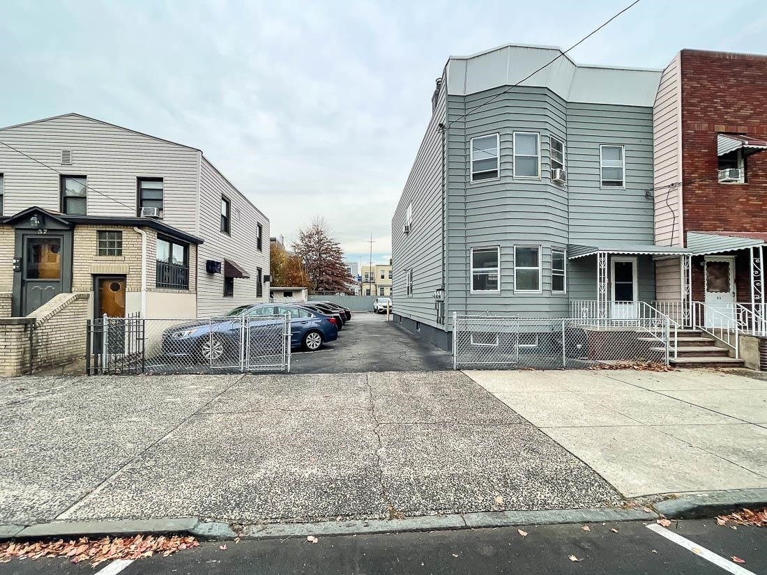 Primary Photo - 61 Wales Ave