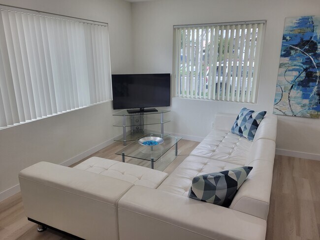 Foto del edificio - 255 E Orange St