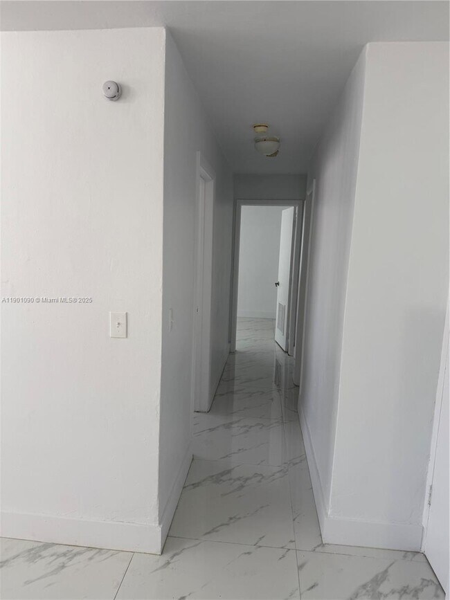 Foto del edificio - 954 SW 4th St