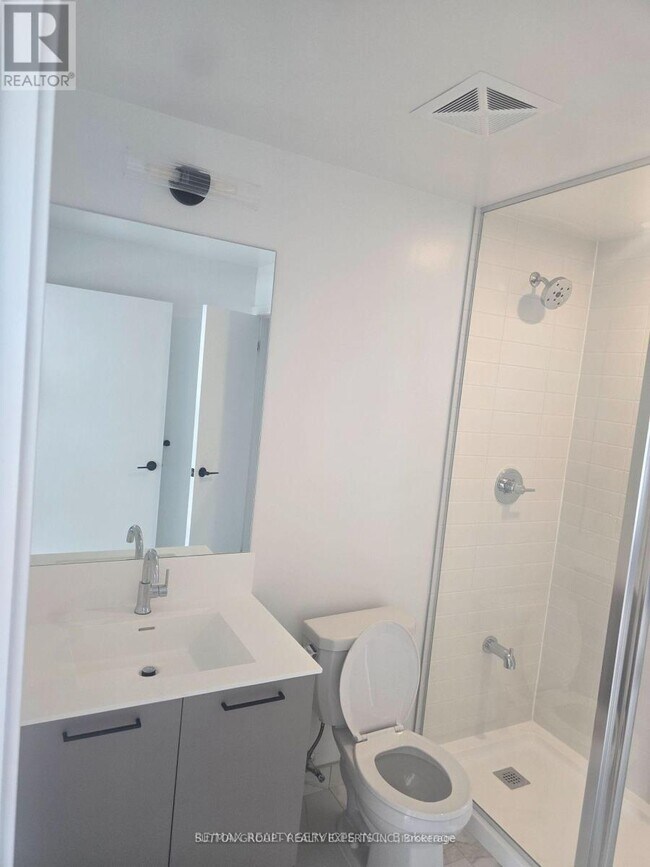 Photo du bâtiment - 10 Lagerfeld Dr