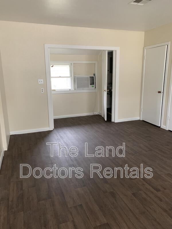 Building Photo - 427 S Ctr