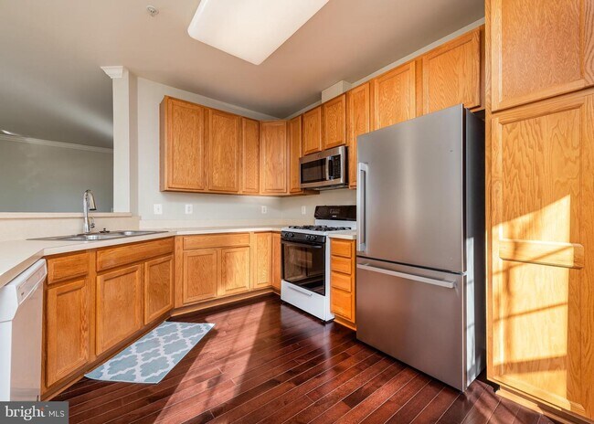 Building Photo - 5801 Clipper Ln