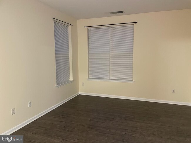 Building Photo - 1341 Sierra Dr