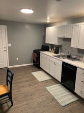 Building Photo - 903 E Carson St