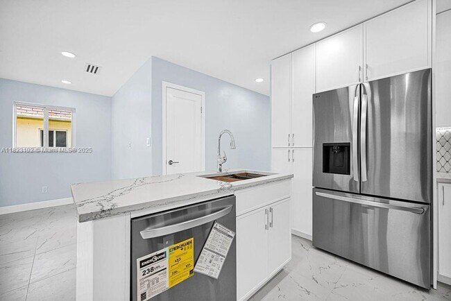 Foto del edificio - 2466 Taylor St