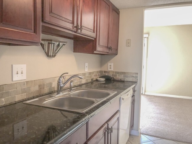 Building Photo - 7610 Holly Grove Ct