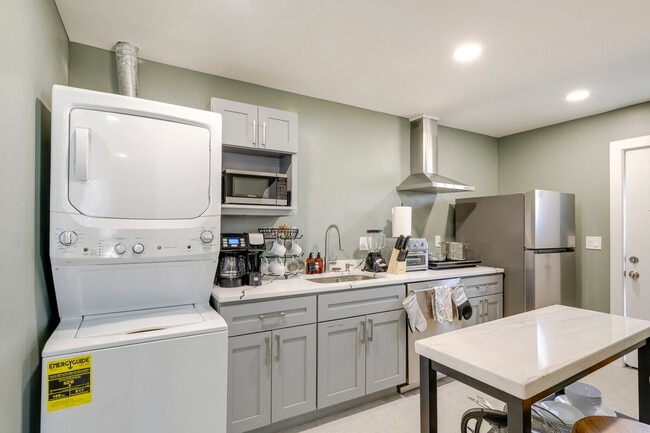 Building Photo - 500 Shelfar Pl