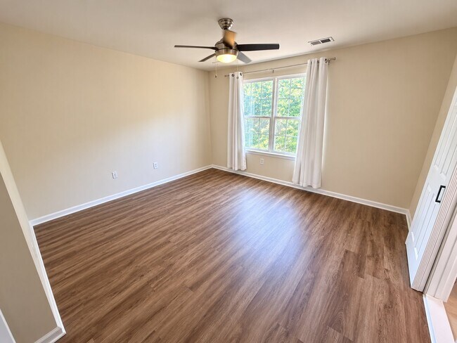 Foto del edificio - 3364 Vineland Pl