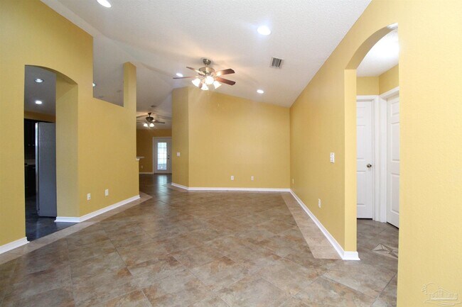 Building Photo - 639 Saleta St