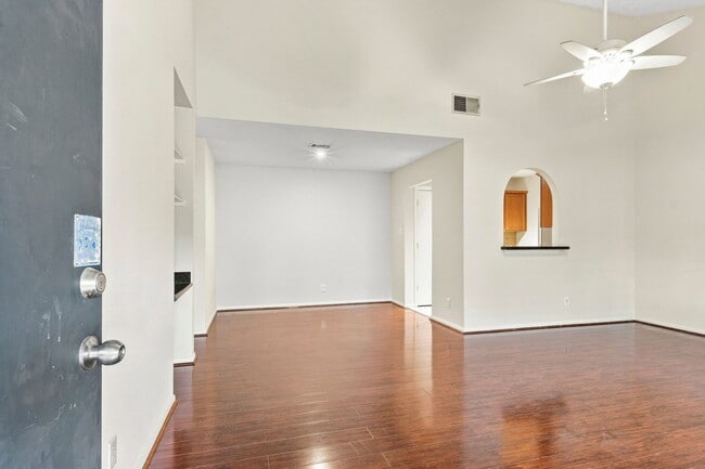 Building Photo - 1100 Augusta Dr