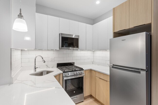 Foto del edificio - 7503 N Eastlake Ter