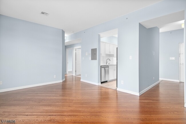 Building Photo - 420 Bloomfield Ave