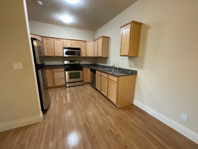 Foto del edificio - 2 bed, 2 bath Condo in Cordata - December Rent Free!