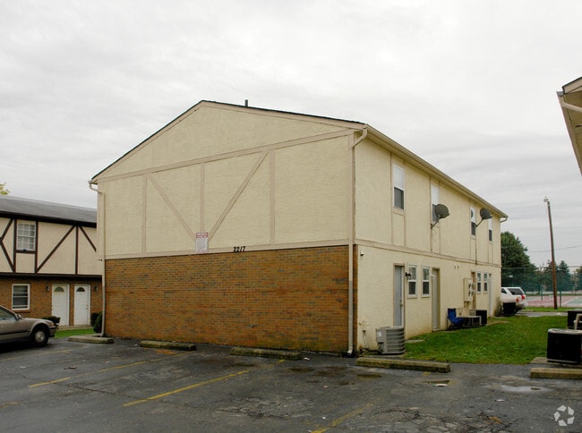 Building Photo - Webster Canyon  Townhomes