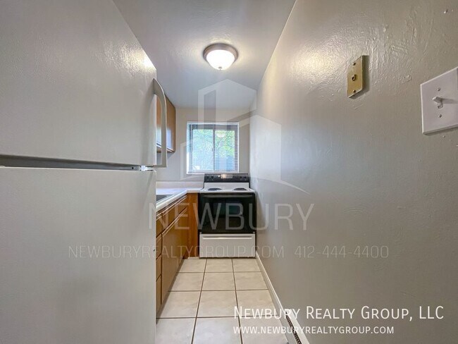 Building Photo - Welcome to Your Charming New Home in Westw...