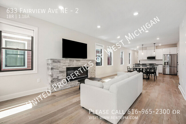 Building Photo - Available Now | Executive 1 Bed 1.5 Bath C...