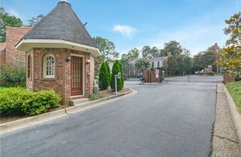 Building Photo - 16 Jefferson Hill Pl NE