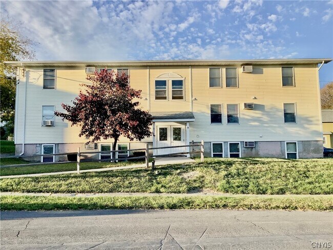 Building Photo - 200 Erickson St
