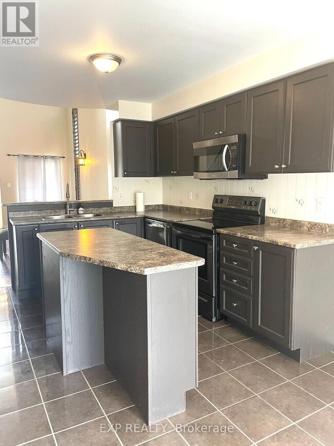 Building Photo - 239 Cowling Heights