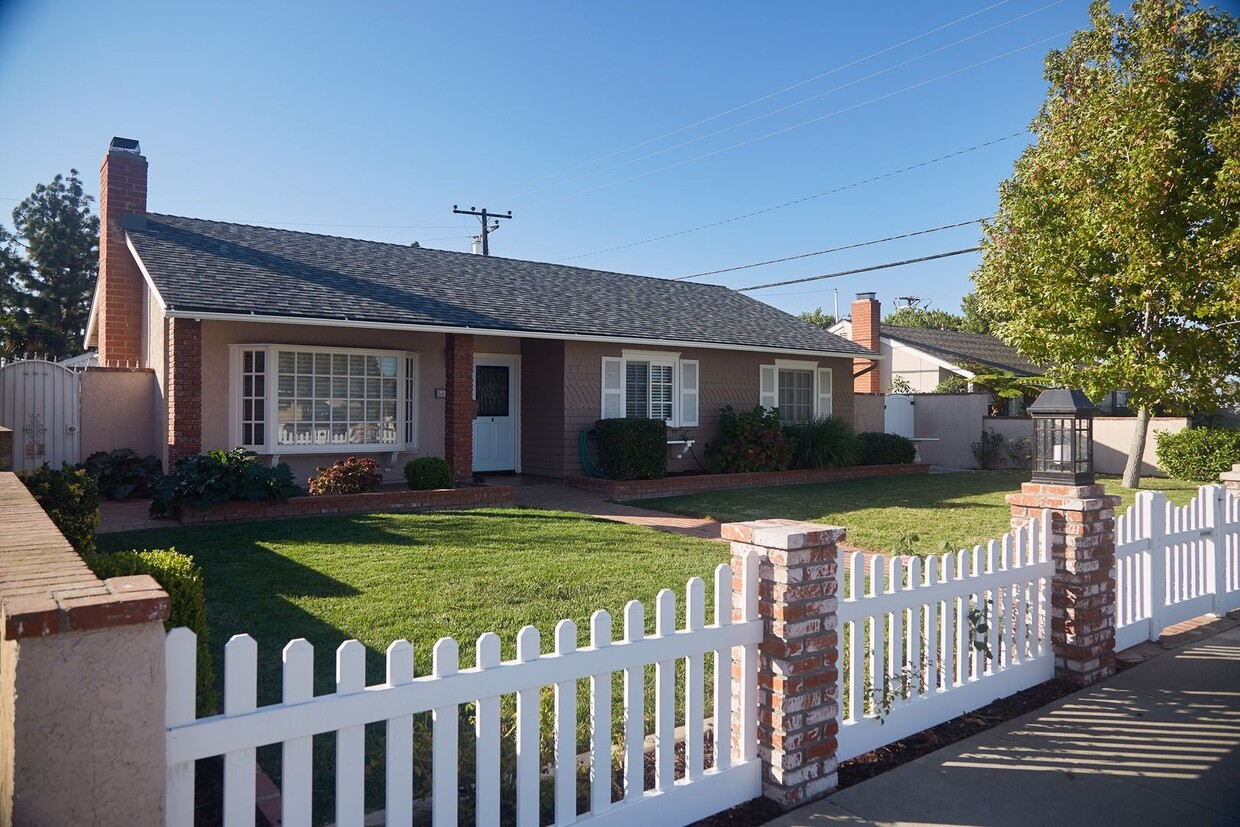 Primary Photo - Beautiful Huntington Beach Single Family H...