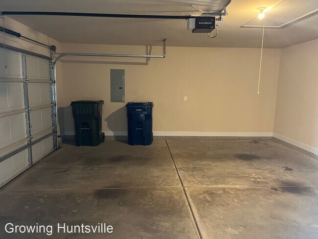 Foto del edificio - 3 br, 2 bath House - 142 Harold Murphy Dr