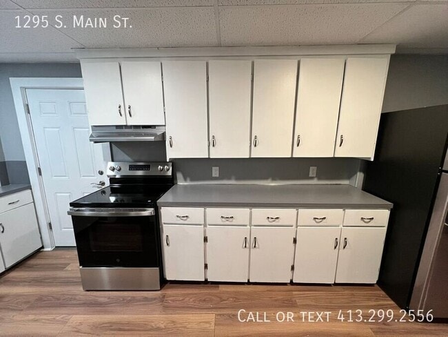 Building Photo - 1295 S Main St