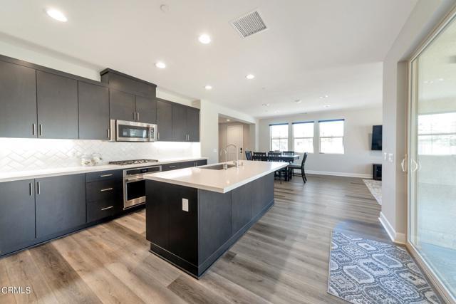 Building Photo - 4993 Rexton Dr