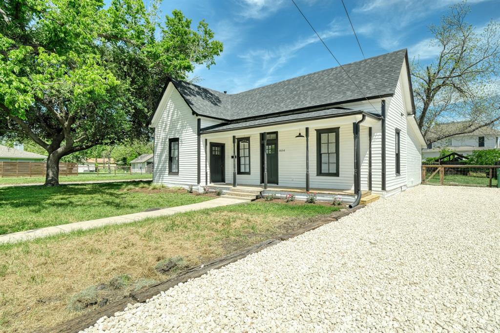 Primary Photo - 804 Davis St