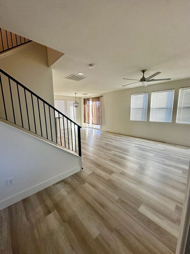 Foto del edificio - 3 Bd, 3 Bth Amazing Oasis with New Paint