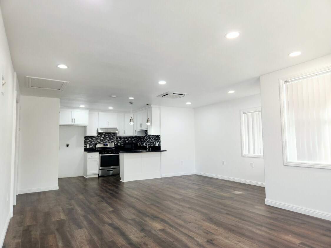 Kitchen & Dining Space - 16407 Mount Ararat Cir