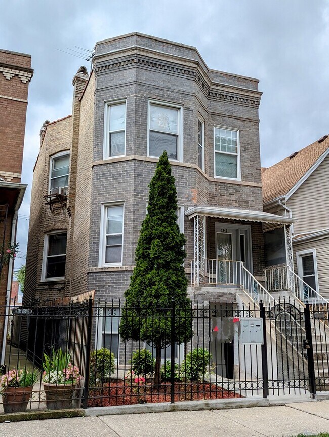 Building Photo - 2440 N Harding Ave