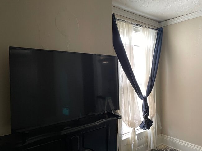 Living room - 203 E Court St