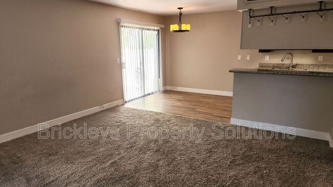 Foto del edificio - 4820 E Winston Dr