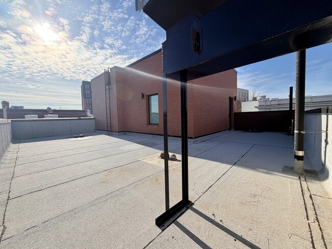 Building Photo - 485 Tompkins Ave