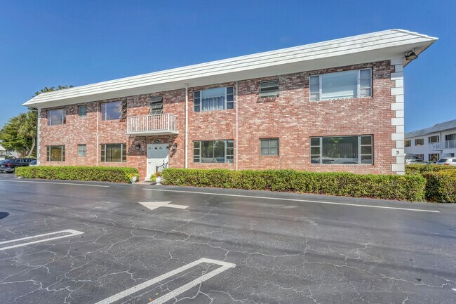 Foto del edificio - 406 S Cypress Rd