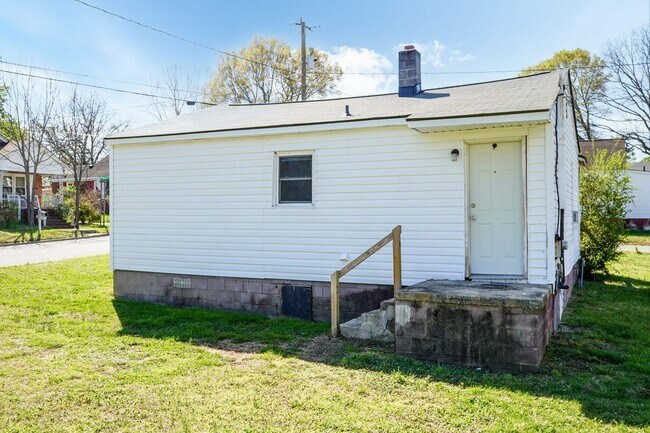 Foto del edificio - Corner Lot Two Bedroom Home