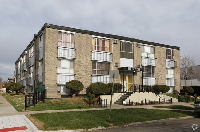 Building Photo - The Grove West
