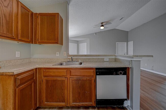 Foto del edificio - 15815 Ridgecroft Rd