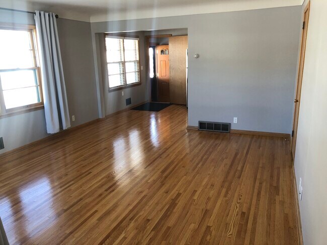 Foto del edificio - 6009 Xerxes Ave S